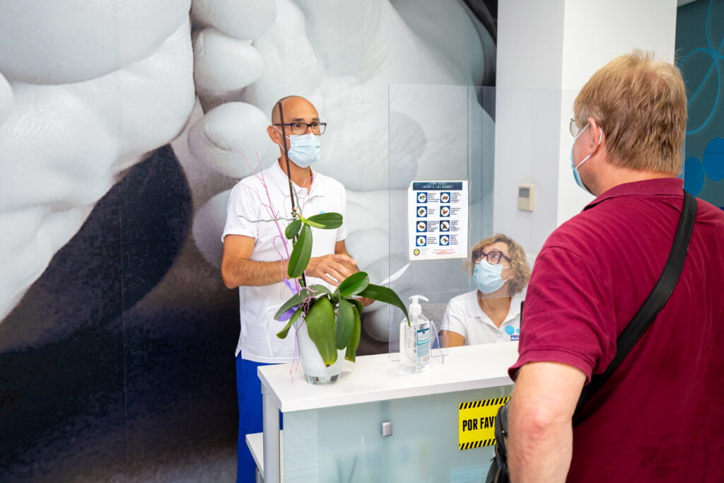 La recepción de la clínica podológica de Dénia y Benidorm